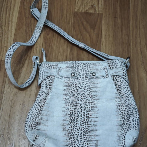 Guy Laroche Shoulder Bag like new, leather, vintage style