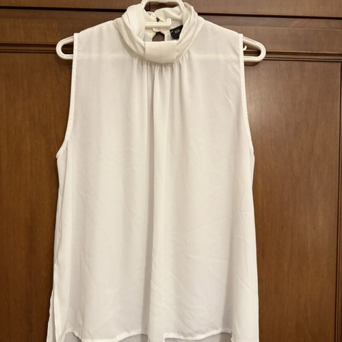 BSB Collection white sleeveless chiffon blouse size 42 like new