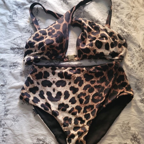 Sugar Free leopard print bikini set used, size L