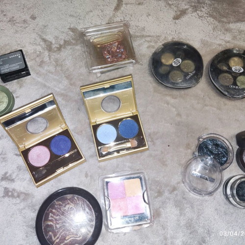 Set of branded eyeshadows used, complete package