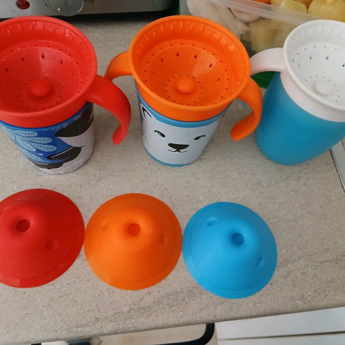 Munchkin cups like new, set of 5 with straws and designs