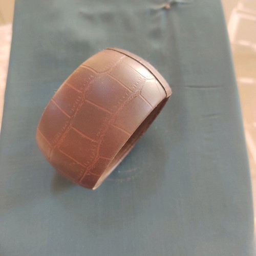 Brown bracelet made of leatherette like new