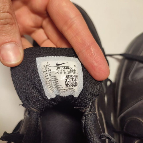 Nike athletic shoes like new, size 38, black