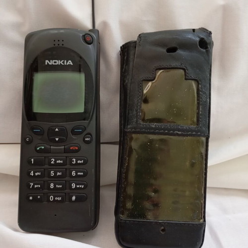 Nokia 2110 (NHE-1XN) vintage retro mobile phone used for parts or repair