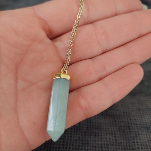 Necklace with stone unused, long gold chain and green stone