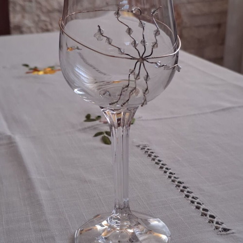 Handmade decorated wine glass like new, ideal for engagement or wedding