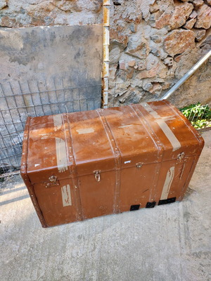 Μπαούλο μεταλλικό και ξύλινο μεταχειρισμένο, μέτρια κατάσταση