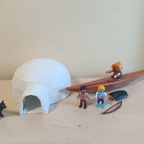 Playmobil vintage igloo set used with kayak and figures