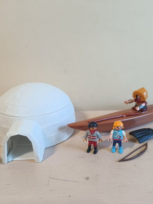 Playmobil vintage igloo set used with kayak and figures