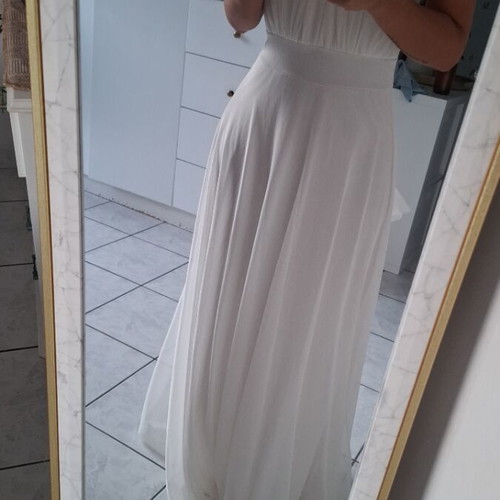 White formal dress with tulle, like new, size small, maternity friendly