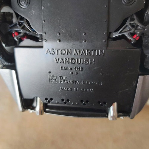 Αυτοκίνητο συλλεκτικό Aston Martin κλίμακα 1:18 μεταχειρισμένο