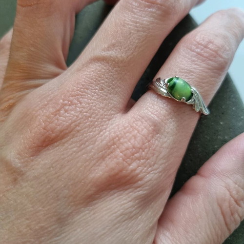 Vintage fashion ring with green cat's eye stone, new
