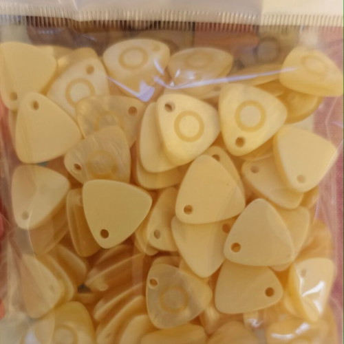 Acrylic triangular beads in 7 colors, pack of 120, new