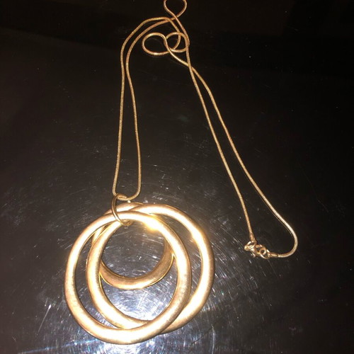 Necklace with three gold concentric rings like new