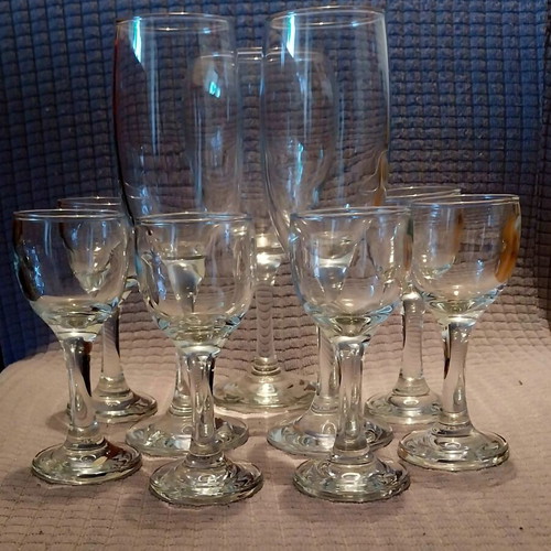 Glass stemware set of 8 like new