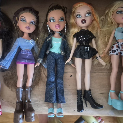 Bratz dolls lot of 5 original MGA Entertainment, like new