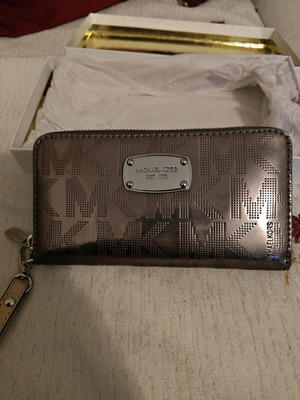 Michael Kors wallet authentic, nickel-bronze color, like new