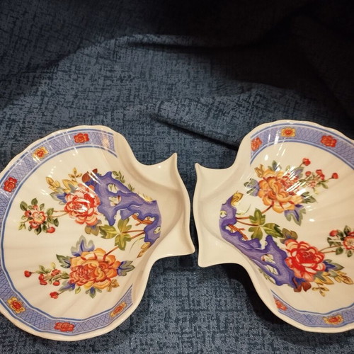 Serving plates like new, set of two pieces