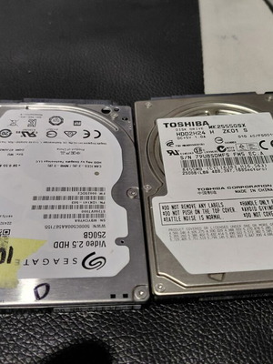 Hard drives 250 GB 2.5" pack of 2, like new