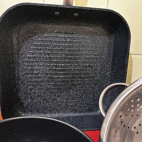 Cooking utensils like new set with microwave cover, grill rack, strainer, cake pan, grater