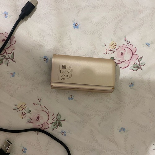 Cigarette device like new, gold color