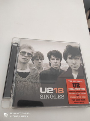 U2 18 Singles CD like new, pop-rock music