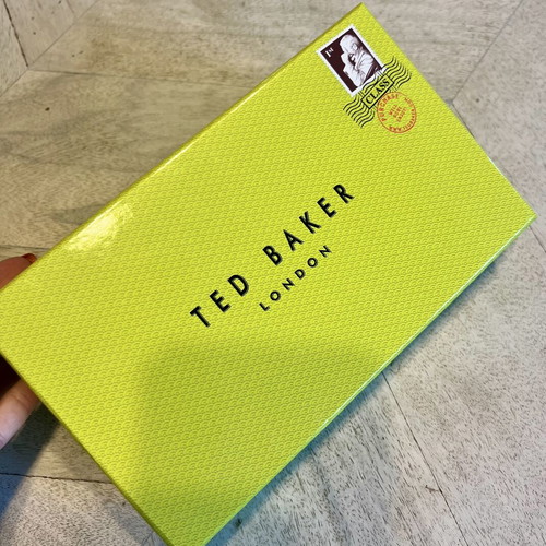 Ted Baker leather wallet like new, beige