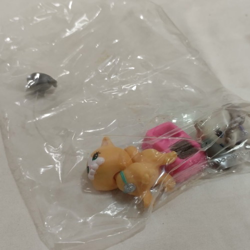 Littlest Pet Shop Cutesy Kittens with Kitten Playhouse Kenner 1992 new