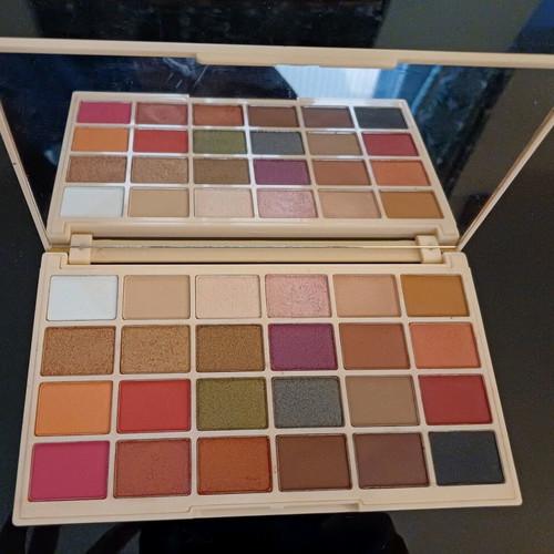 Makeup Revolution Soph X Eyeshadow Palette 26.4g like new