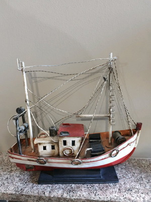 Iron decorative ship like new