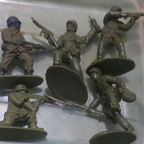 T.s.s.d and Matchbox toy soldiers 1/32 like new, American Marines WW2