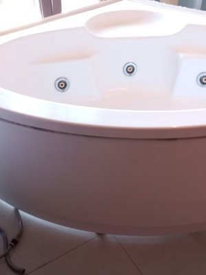 Corner Jacuzzi for 2 people used with hydromassage