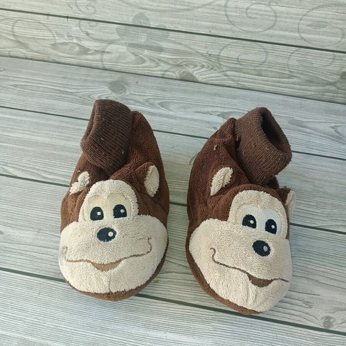 Monkey slippers size 26, Sharmantino