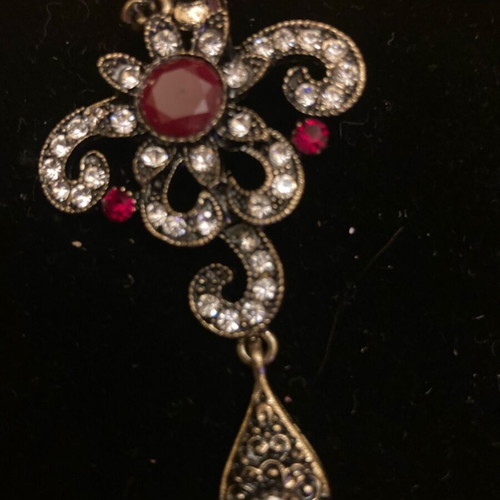 Necklace and earrings set vintage like new