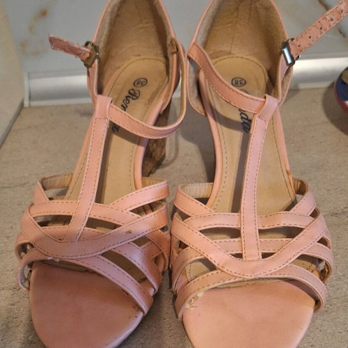 Famous dance shoes size 38 like new, beige
