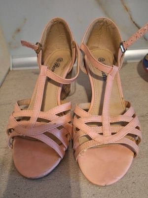Famous dance shoes size 38 like new, beige