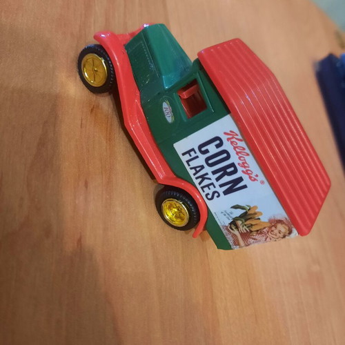Kelloggs Corn Flakes 100th Anniversary Collectible Car like new