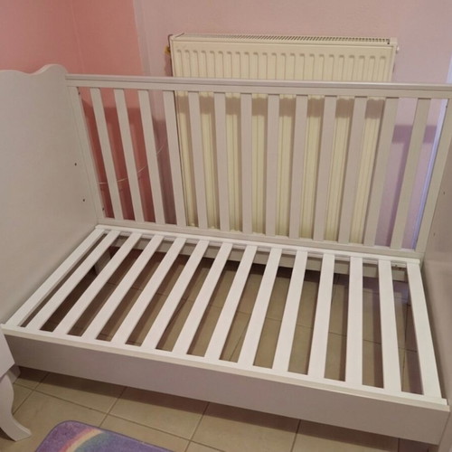 White baby cot with Relax Strom mattress