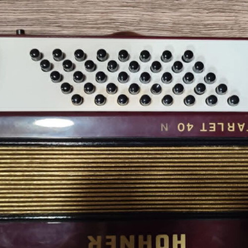 Hohner Starlet 40 accordion used