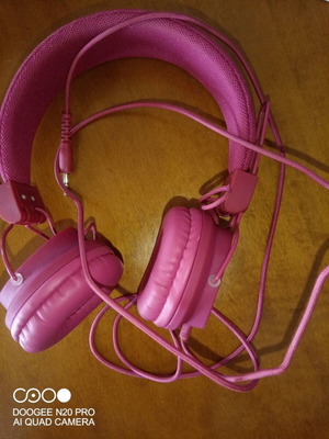 Silver Crest headphones used with adjustable headband and fabric cable