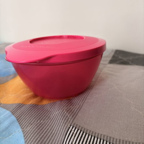Tupperware Impressions 425ml bowl used, pink