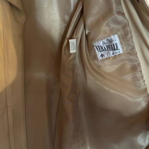 Genuine leather Italian vintage trench coat with belt, size 44, like new, beige