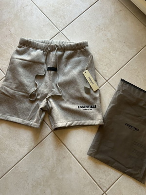 Essentials σορτς γκρι μέγεθος Medium - Large καινούργιο