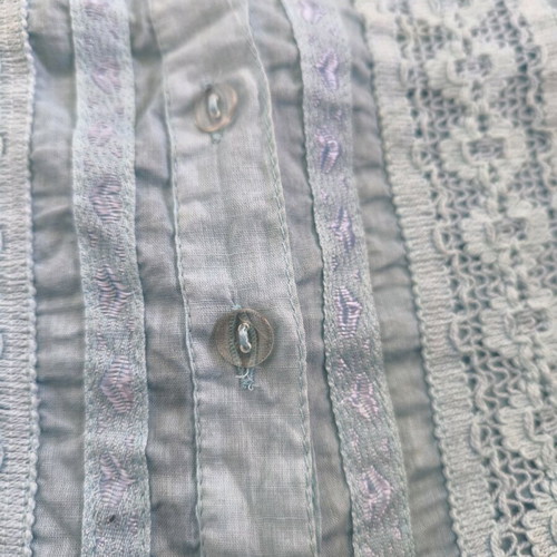 Sleeveless shirt like new, size Medium, blue-turquoise