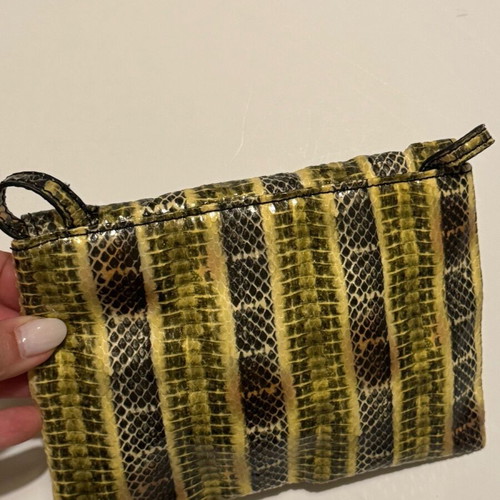 BCBG purse crossbody like new, green