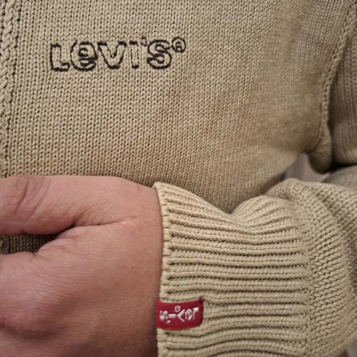 Levi's knitted sweater size M like new, beige