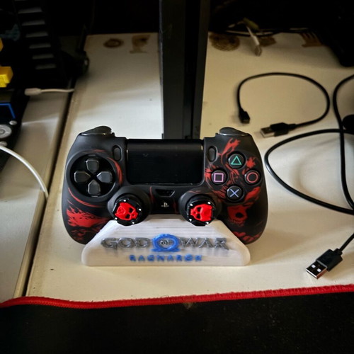 PlayStation 4 used with 500GB, game, controller and stands