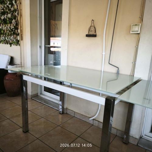 Glass Extendable Dining Table like new with metal legs