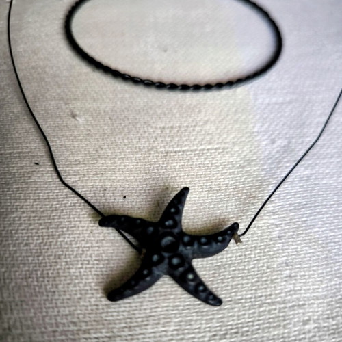 Black bracelet and star necklace set with thin cord, new