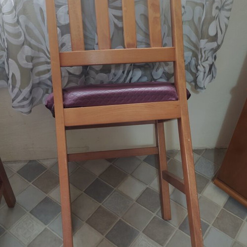 Solid wood dining chairs set of 4 like new